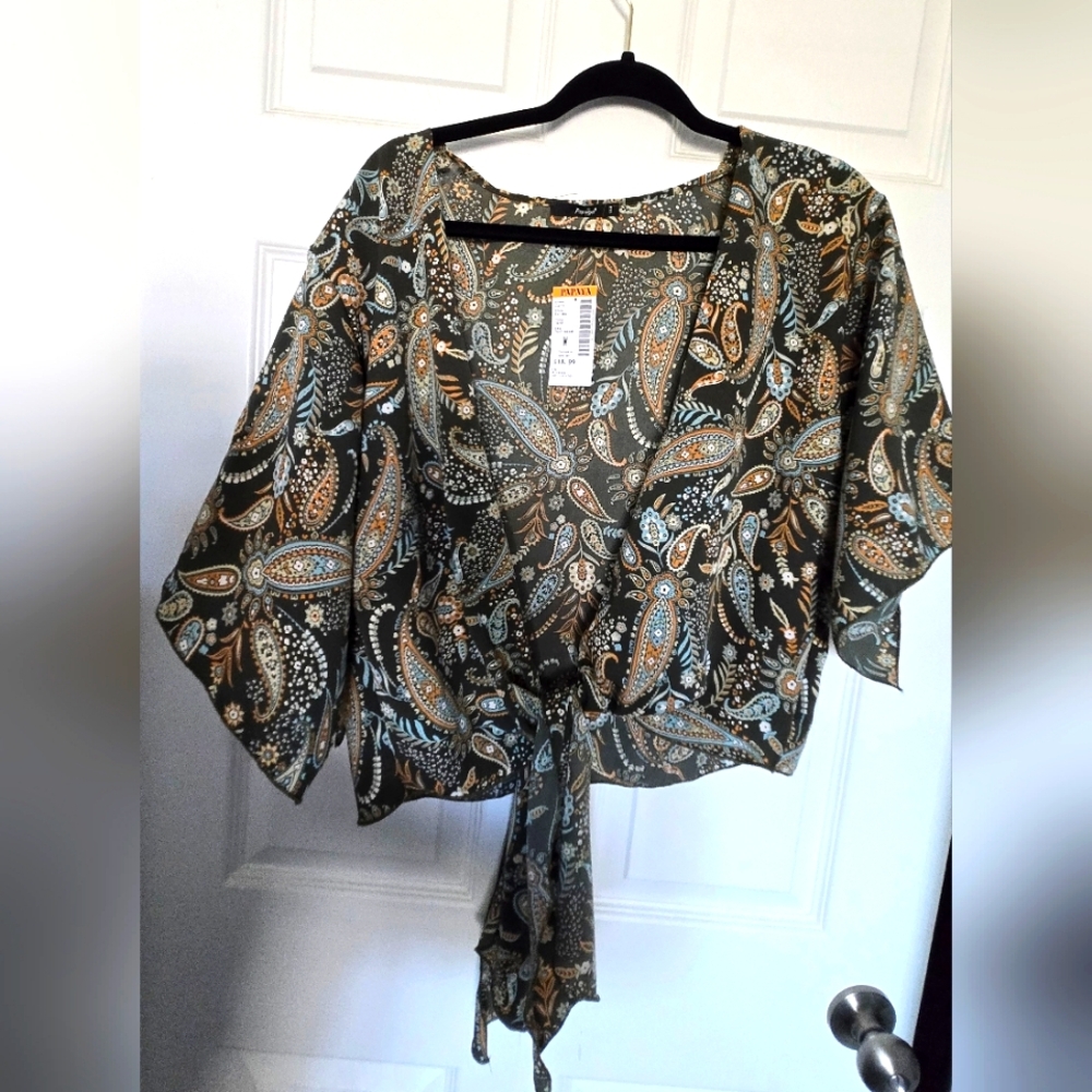 Papaya Women crop top silk shirt. M